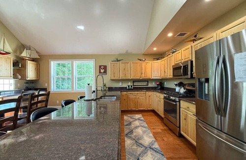 North Conway Apartment | 42-2 Locust Lane | Sleeps 21, Pool, Hot Tub, Views