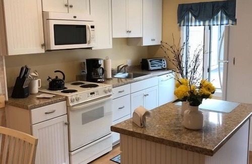 Hyannis House | 43 by the Sea, steps to private beach & heated pool, 1-mile from Main St. shops, AC, & Wi-Fi