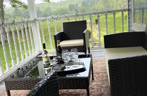 Weston Cottage | 4bdrm Cottage central to year round fun w/fireplace
