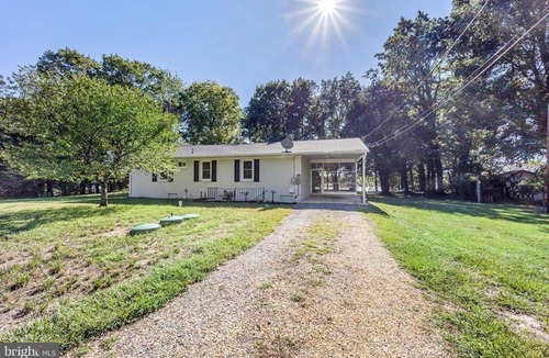Valley Lee House | 4BDRM River front house with Private Beach in Hollywood