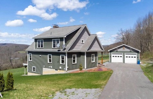 East Worcester House | 4BED house 56acers 25 mins: Cooperstown Oneonta Cobleskill: Pets OK, No Wi-Fi,tv