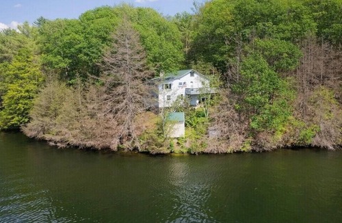 Hubbardton House | 4BR House on private Lake Hortonia, VT peninsula!