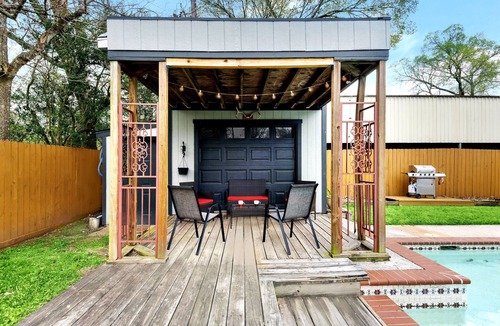 Pearland House | 5 Bedroom Home With A Private Pool & Spa.
