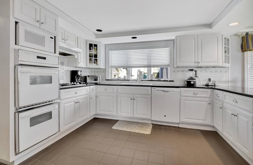 Spring Lake House | 5-bedroom vacation home just 2.5 blocks to the beach