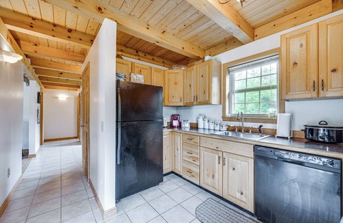 Jay Cabin | 5 Mi to Jay Peak Resort: Cabin w/Pond Access!