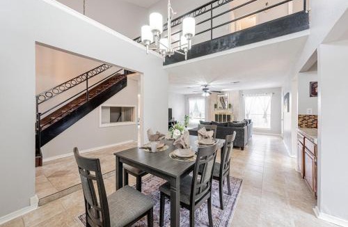 Houston House | 5026 Cozy 3BR Home near Airport