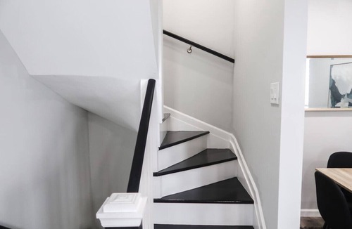 Ampere Apartment | 5Bed 2Bath Near NYC, Parking, Laundry