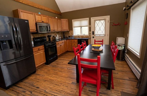 Plymouth Ski Chalet | 5BR Chalet in Historic Town bet Killington & Okemo