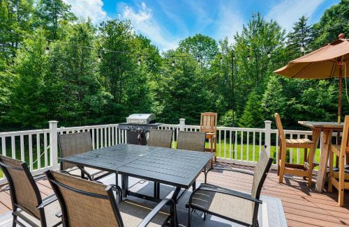 West Dover House | 6 Mi to Mt Snow Nature-View Home with Fire Pit!