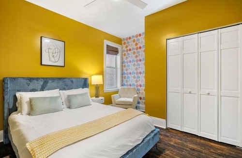 Lawrenceville House | 6min to Pittsburgh Zoo l A block from Butler St