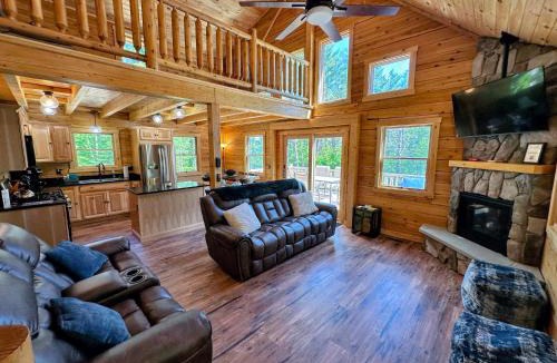 Bethlehem House | 73R 73R Brand new log home on quiet side