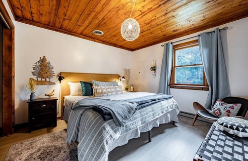 Hedgesville Cabin | 75 m² Cabin ∙ 3 bedrooms ∙ 5 guests