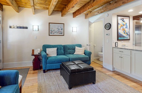 West Hartford House | 77 m² House ∙ 2 bedrooms ∙ 4 guests