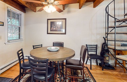 West Hartford House | 77 m² House ∙ 2 bedrooms ∙ 4 guests