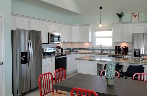 Port Bolivar House | 7BR Beachfront | Ocean Views, Sunroom & Pet-Friendly