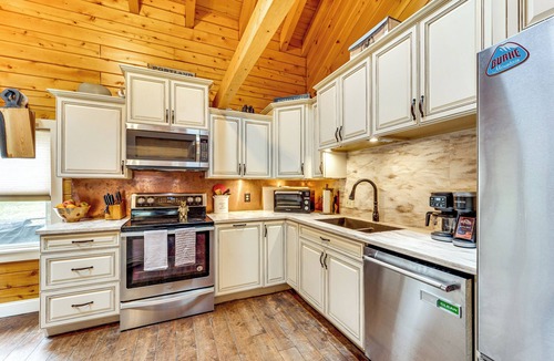 Lyndon House | 8 Mi to Kingdom Trails: Spacious Home w/Game Room