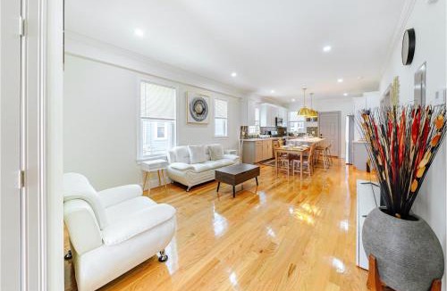 St. Marks Apartment | 82 - 3BR Boston - Stylish Stay near MBTA
