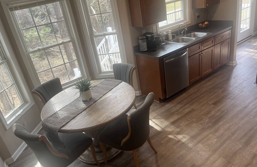 Madison Heights House | 9 Miles from Liberty, Jet Ski Rental, 7 min from Paddle Boarding on the James