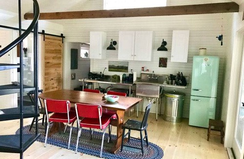 Lincolnville Cabin | 93 m² Cabin ∙ 2 bedrooms ∙ 4 guests