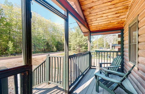 Lincolnville Cabin | 93 m² Cabin ∙ 2 bedrooms ∙ 4 guests