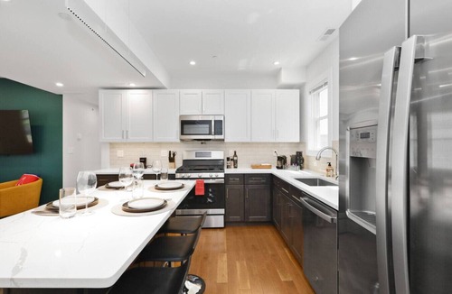 East Somerville House | 9BR6Bth Entire House Parking MIT/Harvard/TD Garden