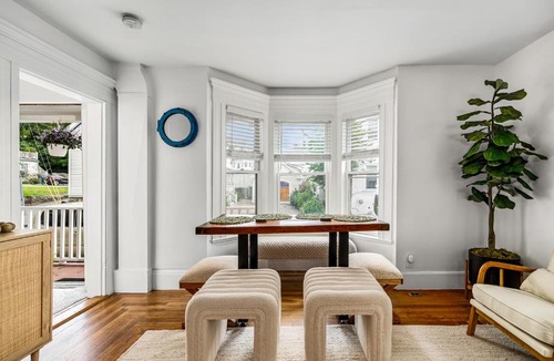 Gloucester Apartment | A by the Bay - Stunning Seaside Apartment
