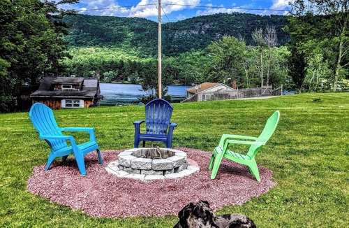 Wells Cabin | A charming cabin with beautiful lake and mountain views!
