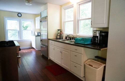 Jewett Center House | A Clean and Simple Retreat
