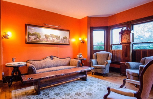 Shelburne Bed & Breakfast | A cozy 2nd Floor Queen Room 143 sqft Bed & Breakfast in Downtown Shelburne! TRA