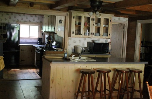 Pittsfield Cabin | A Family Lodge in the woods with lake access
