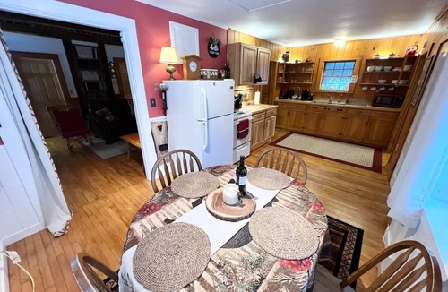 Chatham Cottage | A Hiker’s Haven in The White MountainsnA cozy cottage with breathtaking view’s