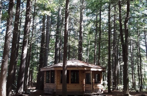 Vienna House | A Private 7-Acre Island Sanctuary on Flying Pond in Maine’s Scenic Lake Country