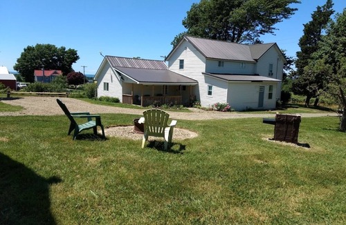 Ripley Apartment | A quiet country setting on a working grape farm.