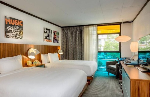 West Fens House | A short drive from Old State House! 4 Family-friendly Units w/ Balcony! Parking!