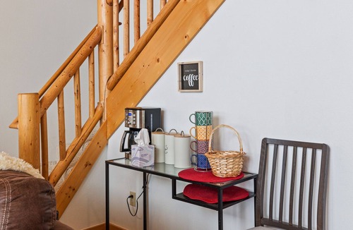 Ronald Cabin | AC, Hot tub, Mountain View, Pet friendly Cabin