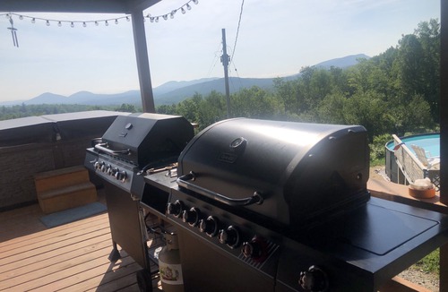 Johnsburg House | ADIRONDACK RETREAT, VIEWS OVER 100 MILES, HOTTUB, POOL, SLEEPS 20