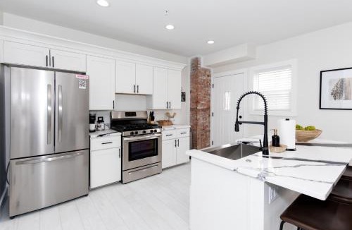 Sandusky House | Adjoining Condominium Units Sleeps 12 in Downtown Sandusky!