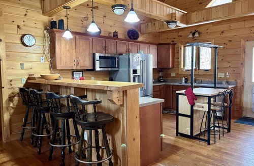 Jay Cabin | ADK Log Cabin | Hot Tub | Game Room | Dog Friendly | Fenced-In Yard | Fire Pit