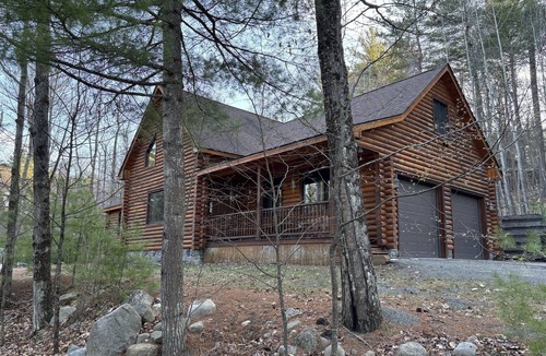 Jay Cabin | ADK Log Cabin | Hot Tub | Game Room | Dog Friendly | Fenced-In Yard | Fire Pit