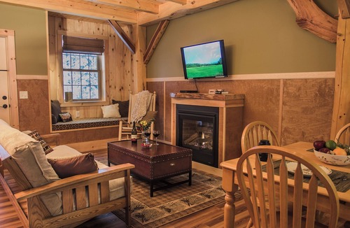 Ripton Cabin | Adorable cabin with screened porch and private fire pit