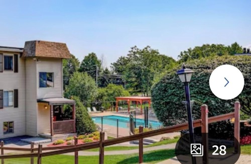 Weirs Beach Condo | Adorable, updated condo. Walk to Weirs Beach. Near Bank of N.H.Pavilion.