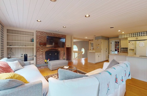 Woodstock House | Adventure-filled getaway, ponds, trails, dog-friendly, w/d, BBQ, views & more