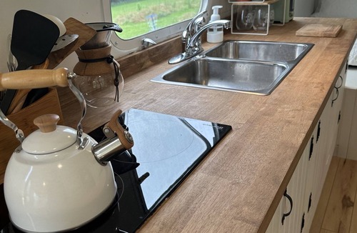 Hartwick House | Airstream on Turkey Hill *1* - Glamping in Ctown
