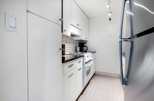 Prudential - St. Botolph Apartment | Airy Back Bay 1BR w/Gym, Doorman, W/D, nr. Copley Mall, by Blueground