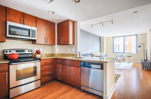 Mount Vernon Triangle Apartment | Airy Mount Vernon 1BR w/Gym, Pool, Rooftop, near Metro, by Blueground