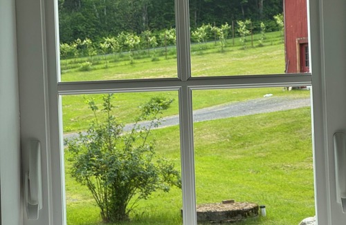 Woodstock Cottage | All New 1-bedroom cottage on a private pond in Woodstock with WiFi, AC