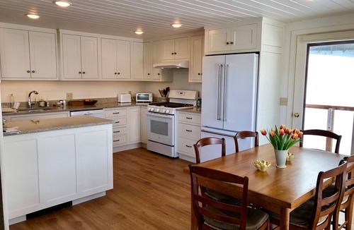 Woodstock House | All Season, Open Plan Contemporary With Stunning Views