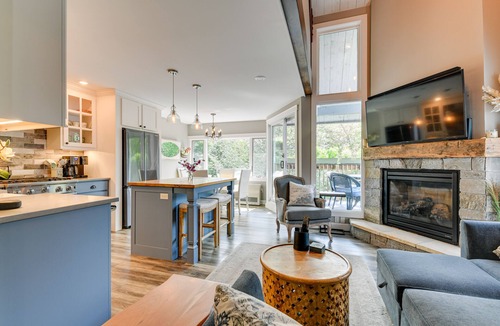 Warren Condo | All-Season Warren Condo Near Sugarbush Resort!