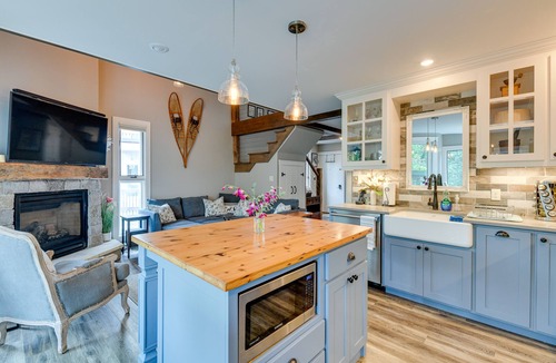 Warren Condo | All-Season Warren Condo Near Sugarbush Resort!
