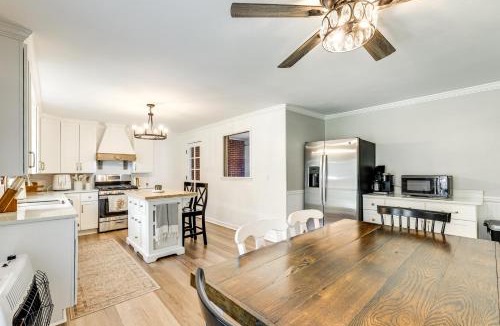 Glace House | Alleghany Mountain Cottage with Porch and Backyard